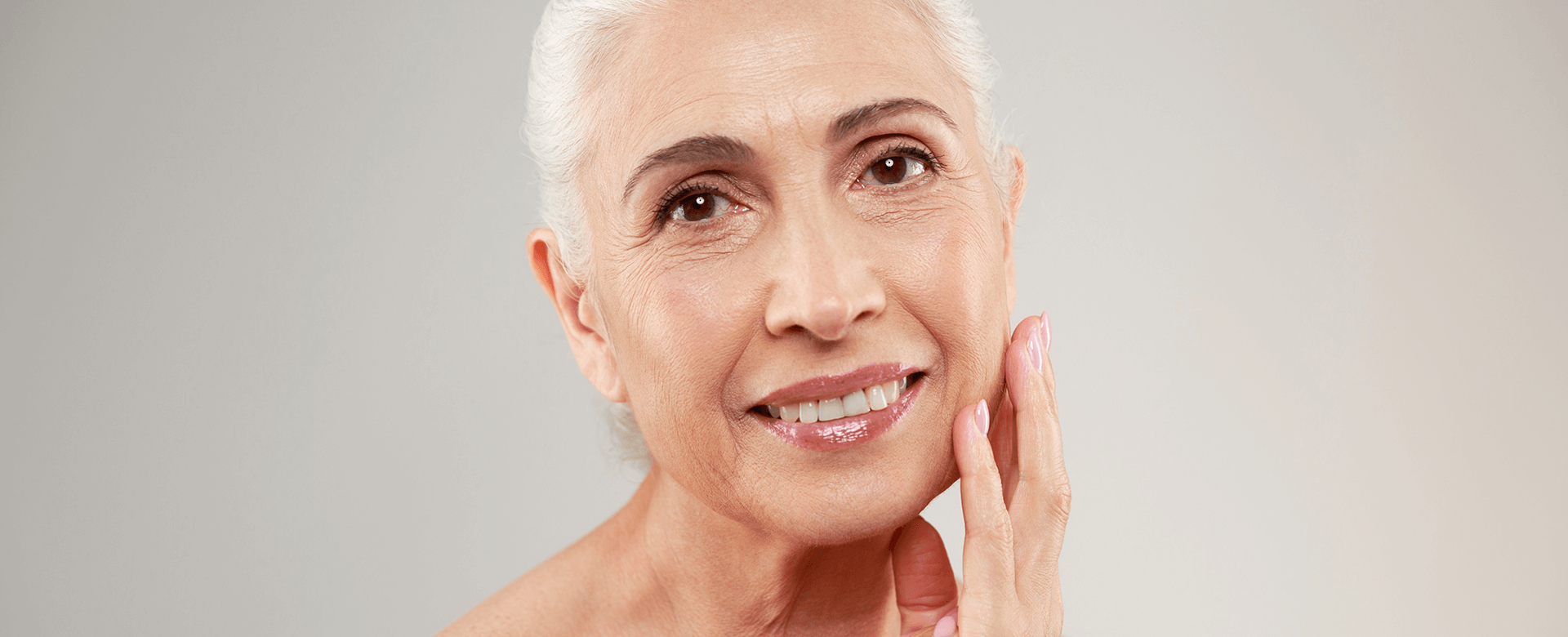Older Woman Smiling - Exactly How Injectable HGH Works as an Anti-Aging Medicine